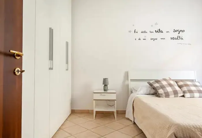 Casa Nadia - Incantevole Con Giardino アパート